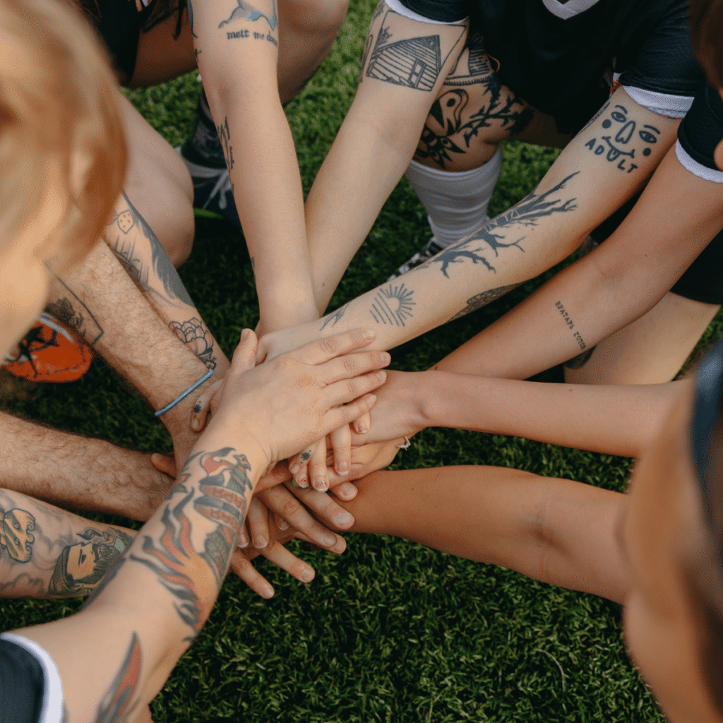 Ruke tima koje sugeriraju timski rad